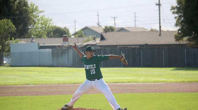 Spartans, Bruins split wins