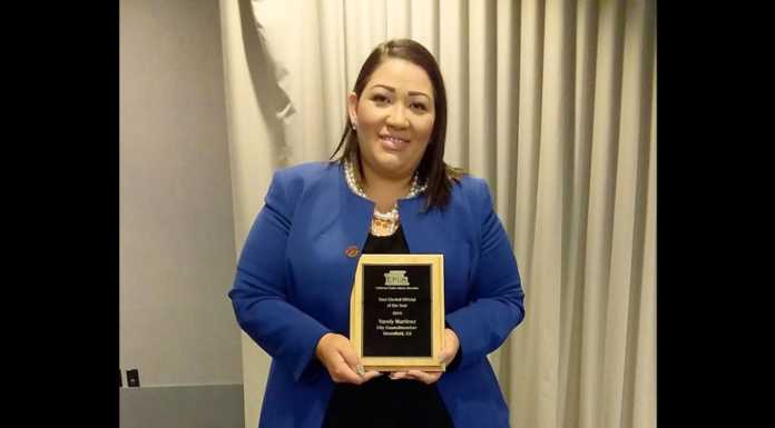 Martinez receives library award