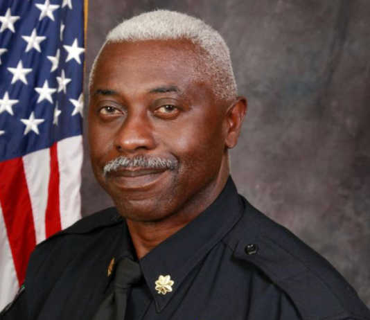 Police chief announces departure
